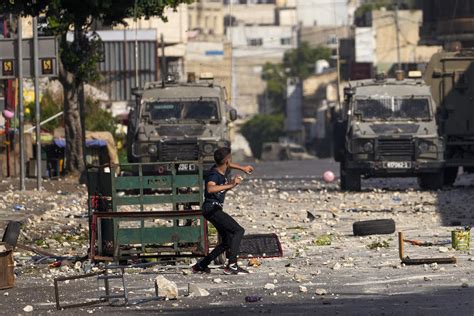 Palestinians Israeli Troops Kill 3 Militants In West Bank Ap News