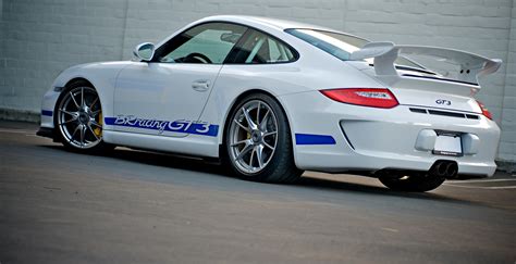 File:brracing porsche 997 gt3 rear.jpg