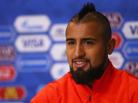 Lebt arturo vidal alleine, hat er eine freundin / frau? Mit 30 Jahren! Bayern-Star Arturo Vidal wird nochmal ...