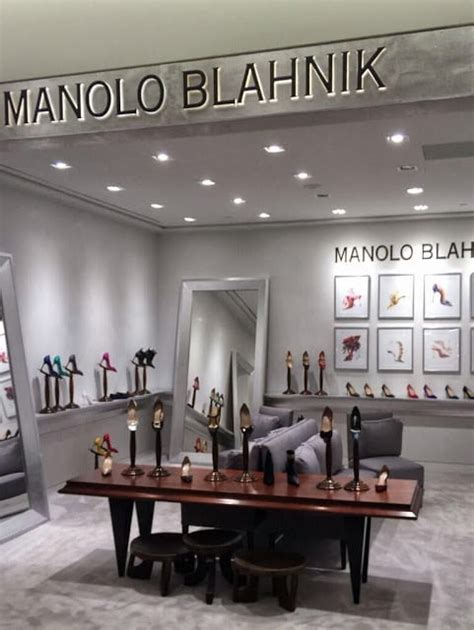Canada S St Manolo Blahnik Boutique Is Now Open At Yorkdale S Holt Renfrew