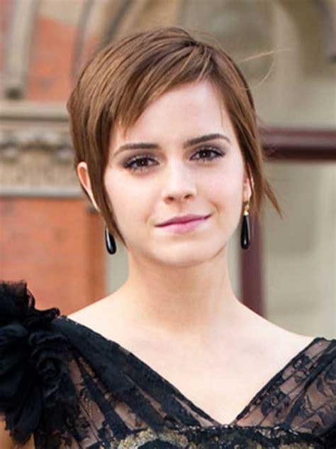 20 Emma Watson Pixie Haircuts Pixie Cut Haircut For 2019