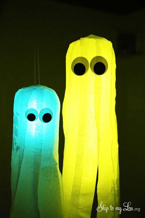 You see glow in the dark stuff in all kinds of places, but it is most common in clothes. Glow In The Dark Ghost Craft | Skip To My Lou