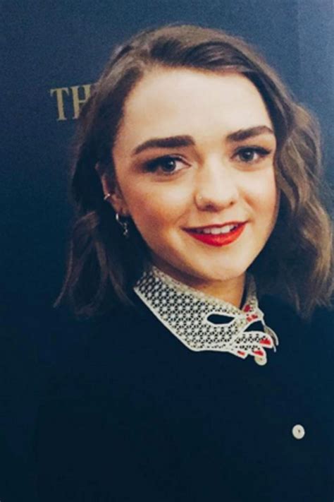 Game Of Thrones Star Dyes Her Hair Midnight Blue And The Internet Cant