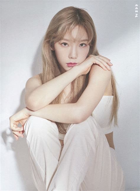 Taeyeon Girls Generation Oh Gg Season S Greetings 2020 Diary Preview Ggpm