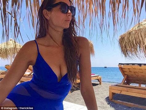 Ricki Lee Coulter Puts On A Busty Display In Australia Daily Mail Online