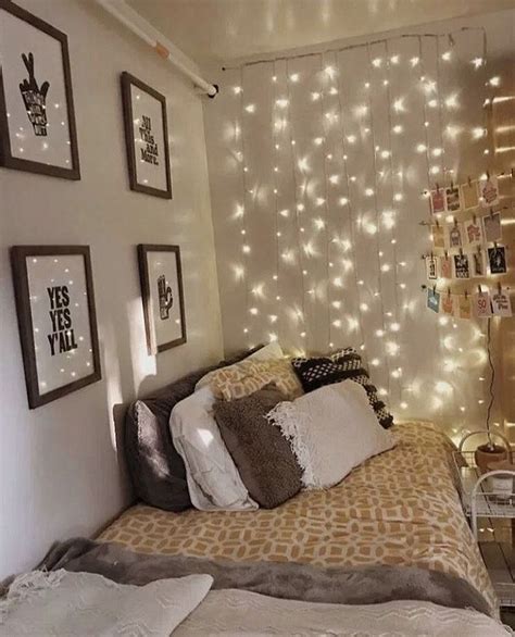 From university rooms, babies' rooms, teen rooms and grownup rooms, it doesn't matter whose room needs cosying up, we've got just the right fairy light inspiration for any bedroom. 30+ Pretty DIY Fairy Light Ideas For Minimalist Bedroom Decoration in 2020 | Bedroom decor, Dorm ...