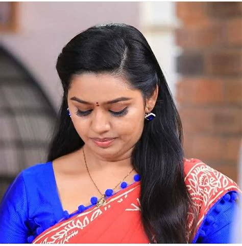Tamil Serial Actress Gayathri Yuvraj Cute Expressions Village Barber Stories