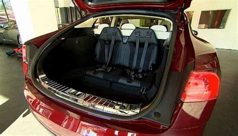 Teslas Plaid Model S Rear Facing Jump Seats To Support Larger Passengers