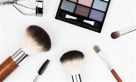13 Accesorios De Maquillaje Que No Pueden Faltar En Tu Set