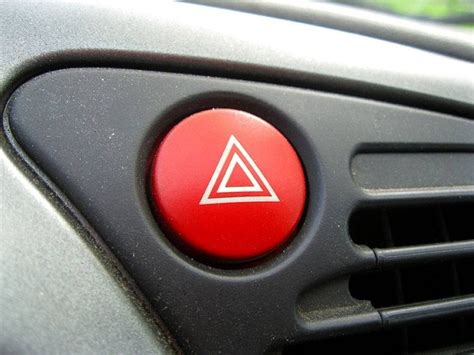 When To Use And Not Use Your Car S Hazard Lights The Manila Times