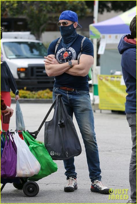 joel mchale shows off his buff muscles during trip to farmer s market photo 4533790 joel