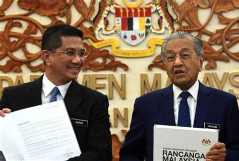 Timbalan menteri pertanian dan industri makanan, datuk seri haji ahmad bin hamzah hadir ke program promosi produk tuna. Mahathir lantik Azmin Ali sebagai Timbalan Perdana Menteri ...