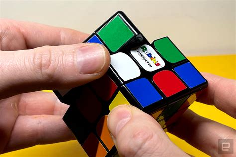 With The Connected Cube I Learned How To Solve A Rubiks Cube Engadget