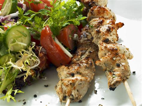 Smoked salmon avocado, tomato, onion, goat cheese & capers on levain toast: Shish taouk - Recette Libanaise, cuisine libanaise