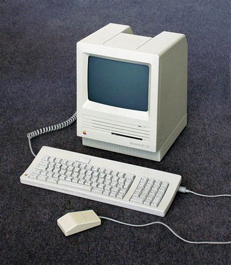 Apple ships its first mac, the mighty macintosh 128k. Apple Macintosh SE30 - My first computer at Ernst & Young ...