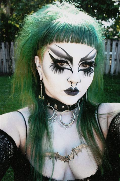 Trad Goth 🦇 Goth Makeup Goth Makeup Tutorial Dark Makeup Looks