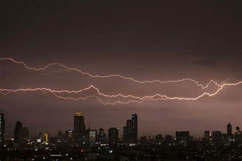 Photographer Captures Electrifying Shot Of Horizontal Lightning In