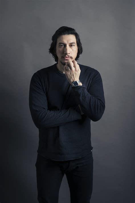 Adam Driver and his arousingly large hand : LadyBoners