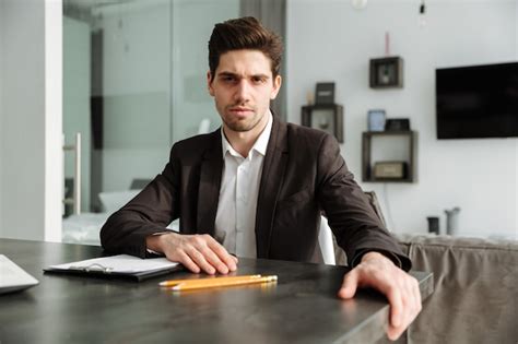 Premium Photo Serious Young Businessman Working Indoors
