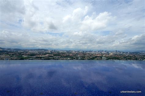 Mekan 30 katlı olup 300 klimalı oda sunar. New World Petaling Jaya Hotel - Review • Sassy Urbanite's ...
