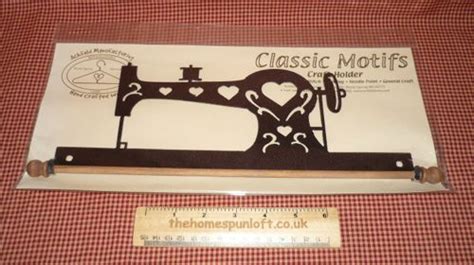 2876 12 Sewing Machine Wire Quilt Hanger With Wooden Dowel Quilt