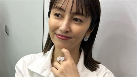 矢田亜希子、スカートから伸びるパーフェクトな生脚披露！ 「細すぎです」「相変わらず綺麗なおみ足です」 antenna[アンテナ]