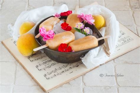 Poi tagliate ciascuna metà a spicchi e riduceteli a dadini 3. Gelato alla pesca con stecco fatto in casa - I Sapori di Ethra