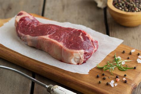 It consists of a muscle that does little work, the longissimus, making the meat particularly tender, although not as tender as the nearby psoas major or tenderloin. New York Strip Steak Hand Cut 1.25" Thick - Nature's ...