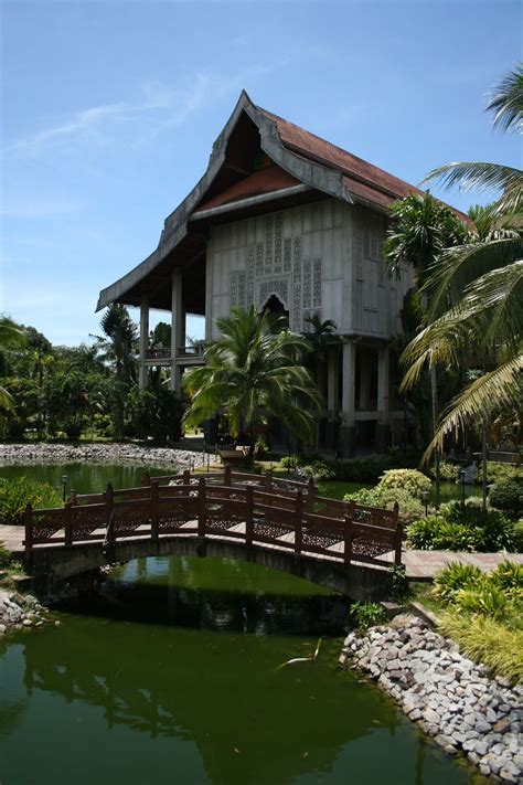 Sejarah burung garuda menurut mitologi hindu sendiri berawal dari kisah seorang guru bernama resi kasyapa yang memperistrikan kadru dan winata. Muzium Negeri Terengganu | Travel Guide & Makan² Guide