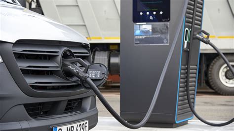 Daimler Setzt Bei Lastwagen Auf Batterie Und Brennstoffzelle TRAKTUELL