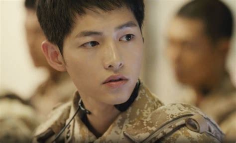 Captain yoo shi jin, team leader of the special warfare command unit, meets kang mo yeon, a volunteer doctor with doctors without borders. Power in Unity!: Ideal Masculinity in Descendants of the ...