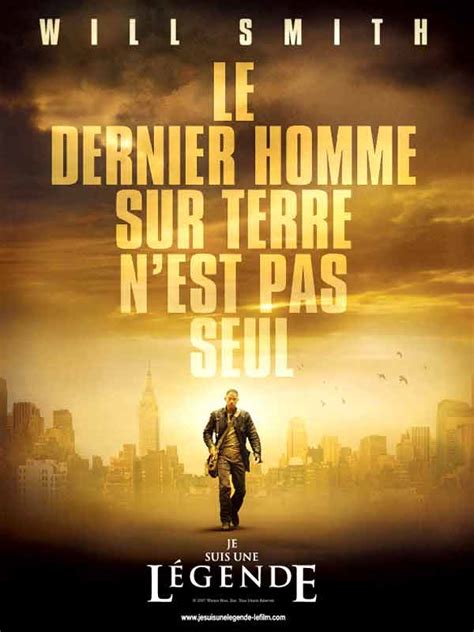 Years after a plague kills most of humanity and transforms the rest into monsters, the sole survivor, military scientist robert neville, in new york city struggles valiantly to find a cure. Affiche du film Je suis une légende - Affiche 2 sur 4 ...