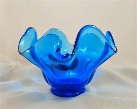 Vintage Blown Glass Cobalt Blue Bowl This Is A Great Blown Glass Bowl It Has Scalloped Edges