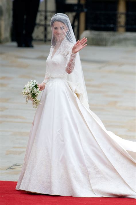 You Can Buy A 300 Dupe Of Kate Middletons Wedding Dress At Handm Allure