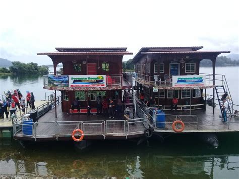 Kami menyediakan perkhidmatan penyewa house boat. Pakej Tasik Kenyir 2021 - Pakej Houseboat | Blog Pakej.MY