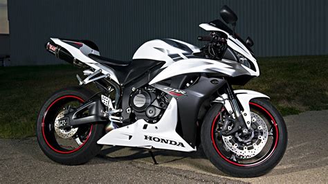 Honda's awesome cbr600rr strikes a perfect balance between performance and handling in a middleweight package. Ultimate Exhaust Sound Honda CBR600RR: Akrapovic, Two ...