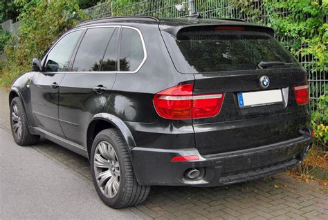 Under normal circumstances, 60 percent of power is sent. 2009 BMW X5 xDrive48i - 4dr SUV 4.8L V8 AWD auto