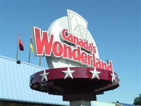 Canadas Wonderland 1 Theme Park Tourist