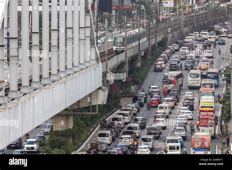 Manila Philippines January 20 2020 Heavy Traffic Many Cars On