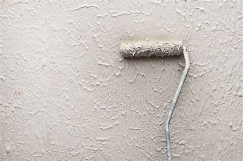 Low odor and paintable formula contains chip material that replicates to be honest, the texture is not possible to be rolled on the ceiling with a roller, and i was desperate to use these so i actually used a metal. How to Use Joint Compound to Texture Walls | Textured ...