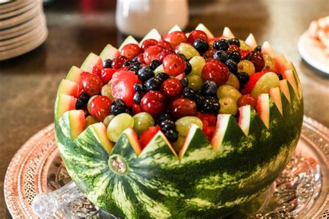 Kabobs offer more attractive presentation ideas. Watermelon Bowl Fruit Salad | Bandejas de frutas, Platos ...