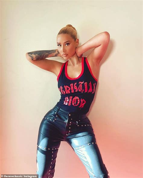 Iggy Azalea Flaunts Her Curves In A Tight Singlet Top And Body Hugging