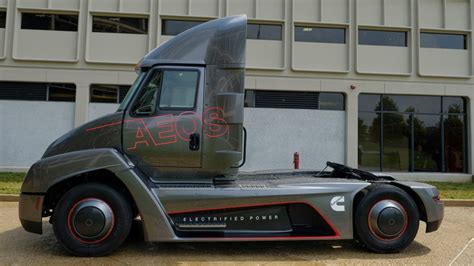 Surprise Cummins Unveils An All Electric Semi Truck Ahead Of Tesla