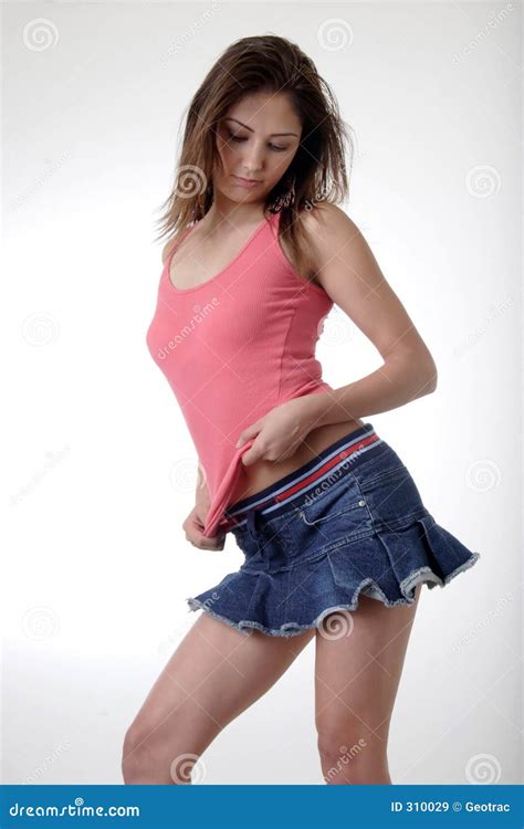Joli Brunette Dans La Mini Jupe Sexy Image Stock Image Du Rose Support