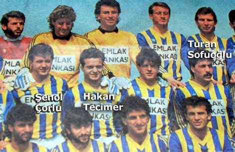 Fenerbahçe futbol takımının uzun yıllar kaptanlığını yaptıktan sonra, 1995'te jübile. Hakan Tecimer Fenerbahçe'de!
