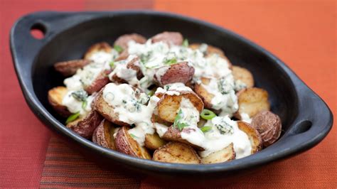 Roasted Potatoes With Creamy Blue Cheese Drizzle Hellmanns Us