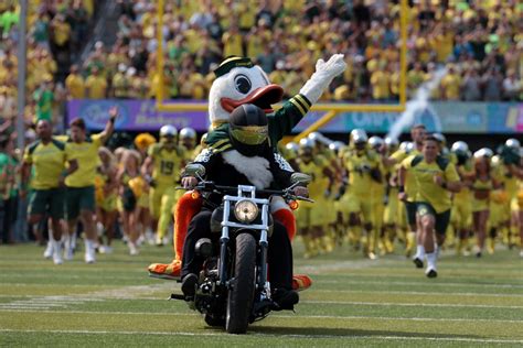A Day With The Duck Oregons Mascot And The Silent King Of Eugene
