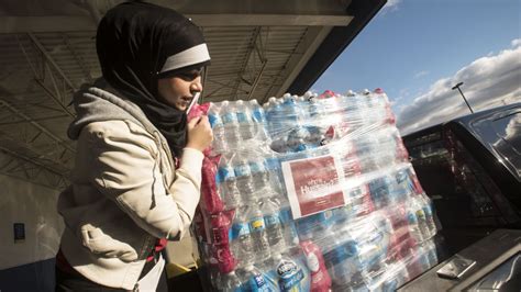 Muslims Donate 30000 Bottles Of Water To Water Crisis Flint Michigan