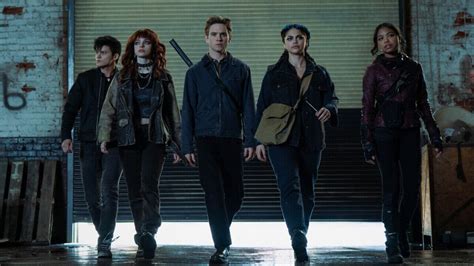 Gotham Knights Cast Where Youve Seen The Stars Of The Cws New Dc Tv Show Cinemablend