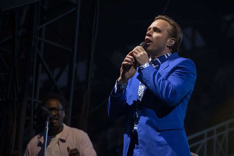 54 Pictures Of Olly Murs And The Crowd At Newmarket Nights